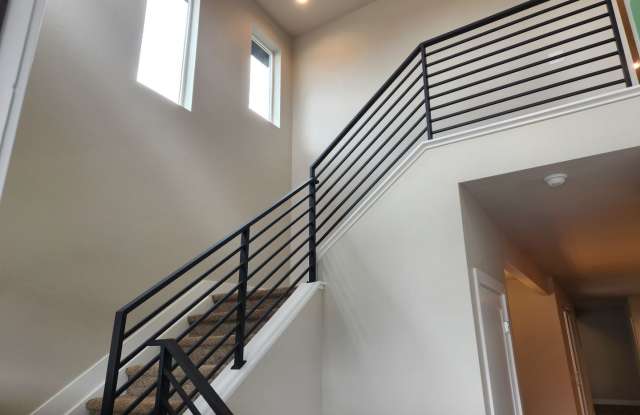 Newer three bed single family home in Painted Prairie. Gallery 4