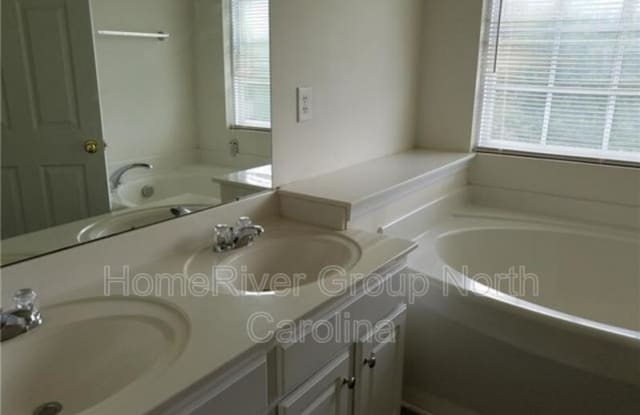 9815 Treeside Ln - 9815 Treeside Lane, Matthews, NC 28105