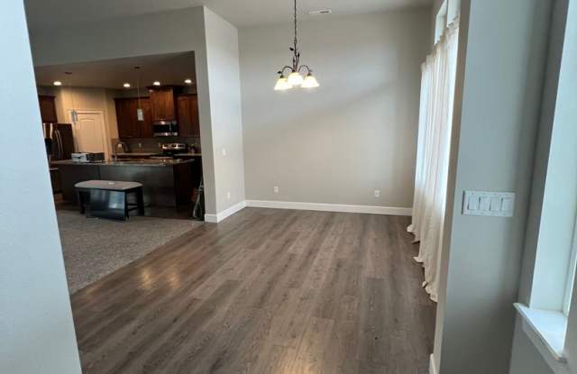 4 bedroom 2 bath, Quincy Gallery 4