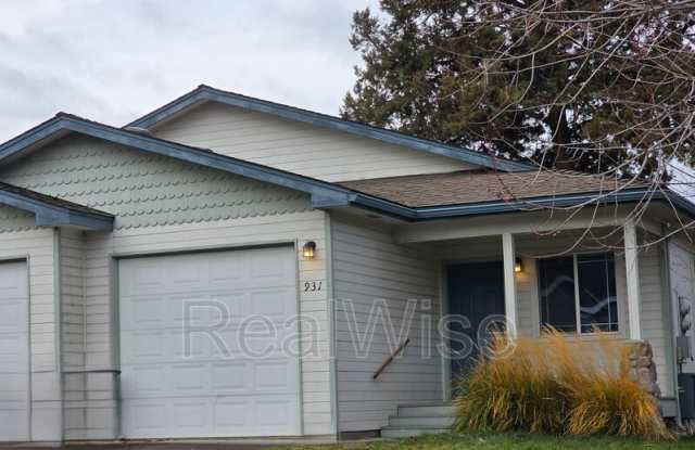 931 NE Hidden Valley Dr photos photos