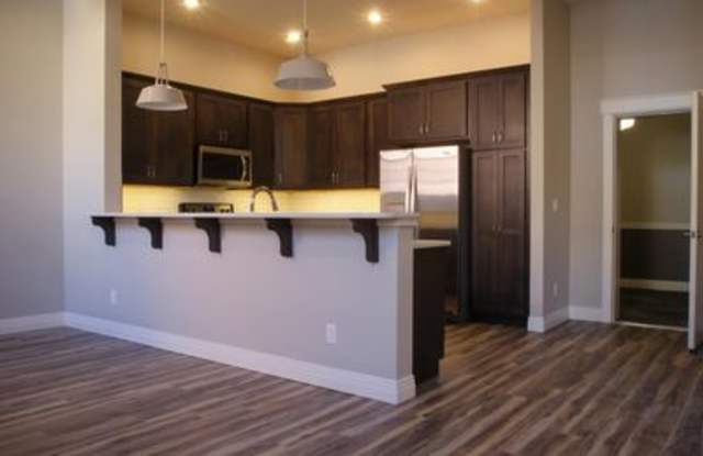 218 E 7th St photos photos