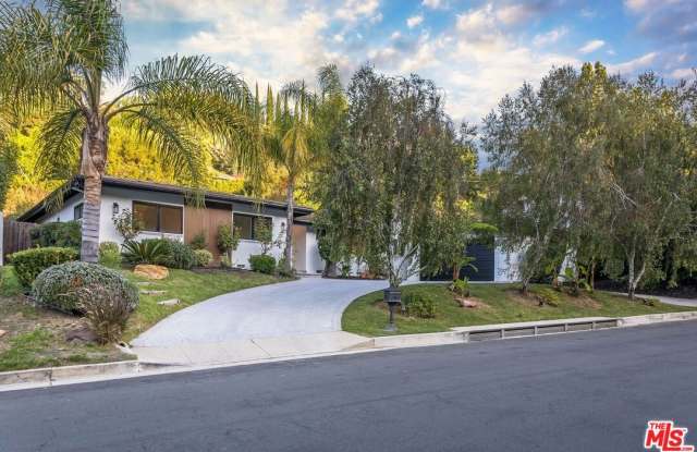 4620 Alonzo Ave - 4620 Alonzo Avenue, Los Angeles, CA 91316