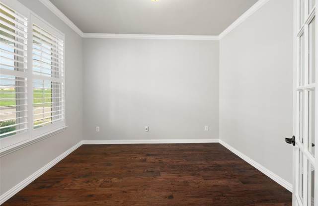 7901 Texian Trail Gallery 3