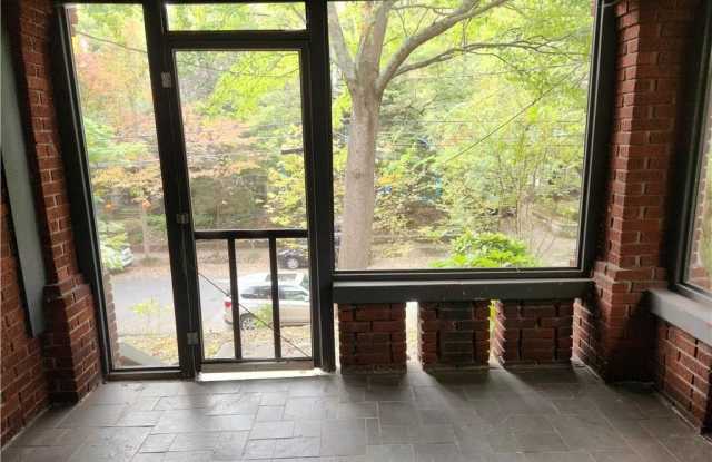 1024 Highland View NE Gallery 2