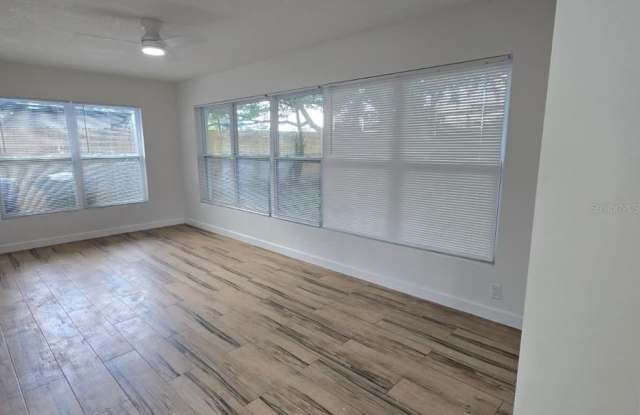 1282 ROBIN HOOD Lane Gallery 4