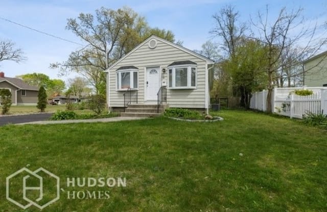 61 Cliff Avenue - 61 Cliff Avenue, Sayville, NY 11782