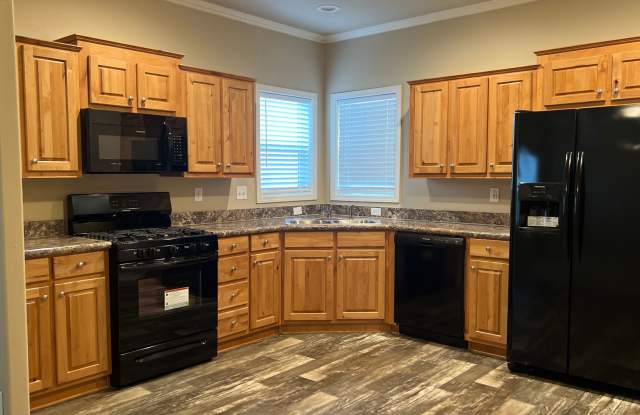 Newer Manufactured home Paradise Location, 2 bed 2 bath, with office - 7059 Clark Road, Paradise, CA 95969