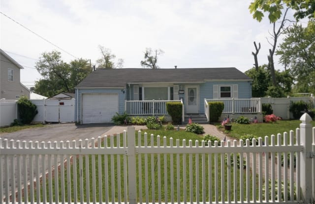 130 Suffolk Avenue - 130 Suffolk Avenue, Brentwood, NY 11717