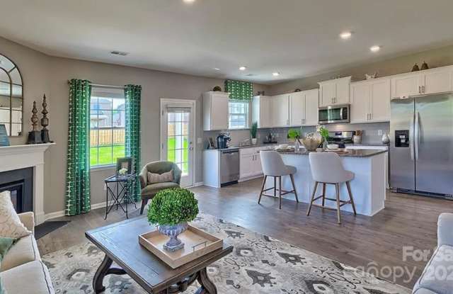 92 Ashelyn Pk Dr Gallery 1