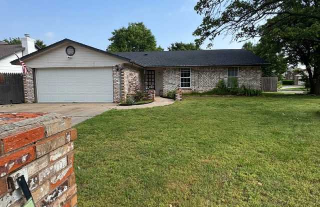 3 bedroom, 2 bathroom, 2 car garage in South OKC photos photos