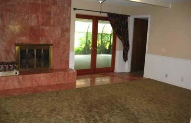 109 Shoreway Circle Gallery 2