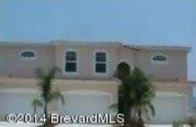 WALK TO BEACH, 3 BEDROOM 2 CAR GARAGE HOME!!! CLOSE TO EVERYTHING! photos photos