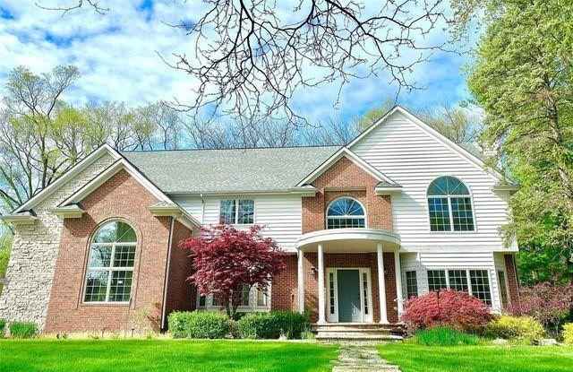 807 THORNTREE - 807 Thorntree Court, Oakland County, MI 48304