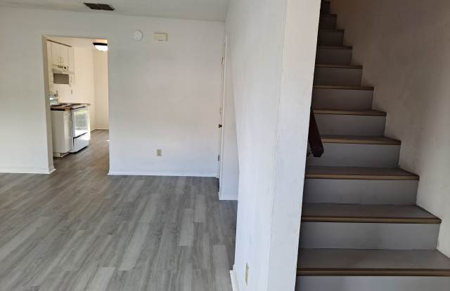 2052 Kings Hwy - 2052 Kings Highway, Clearwater, FL 33755