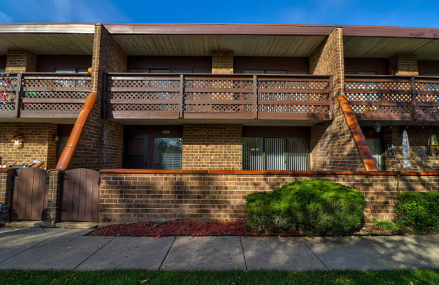 1409 Kenneth Circle - 1409 Kenneth Circle, Elgin, IL 60120