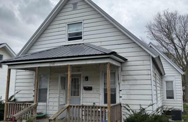 2709 Moultrie Avenue photos photos