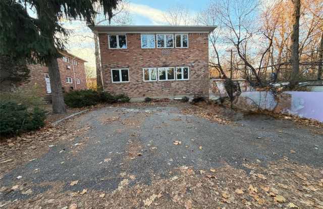 16 Cornwall Lane - 16 Cornwall Lane, Sands Point, NY 11050