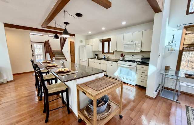 811 Paddock Court Gallery 3