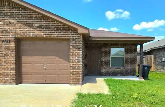 Cute Duplex On Amelia Earhart! photos photos