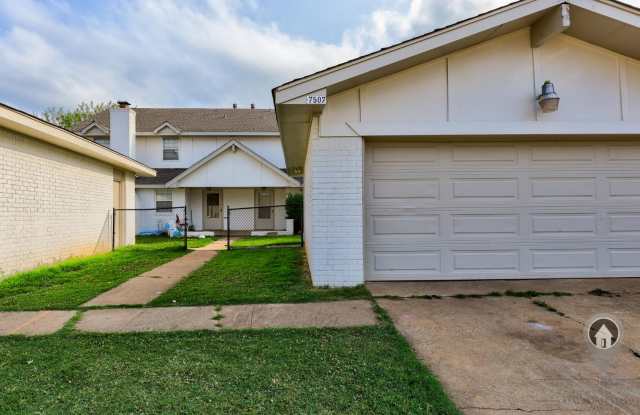 4 Bedroom,2.5 Bath and 2 Car Garage Duplex with Fireplace and Prime Location Near Lake Hefner Gallery 4