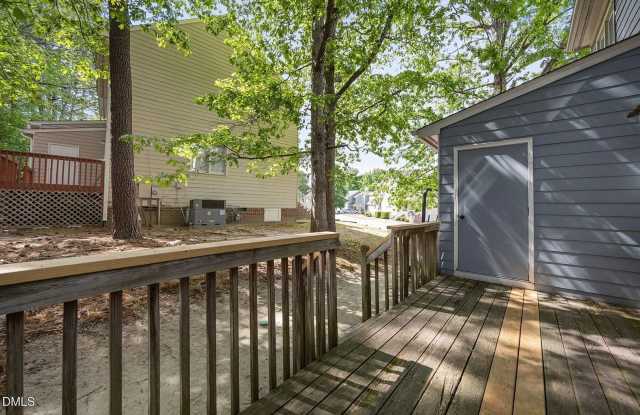 Room in 3 Bedroom Home in Raleigh Gallery 3