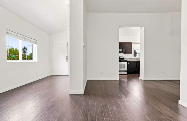 2 Bed, 1 bath Available! Gallery 2