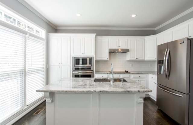 2332 Goodwood Boulevard SE Gallery 2