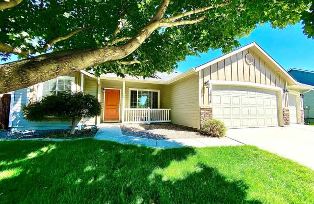 4 bedroom PLUS office or 5th bedroom in NW Meridian Avail Mid August photos photos