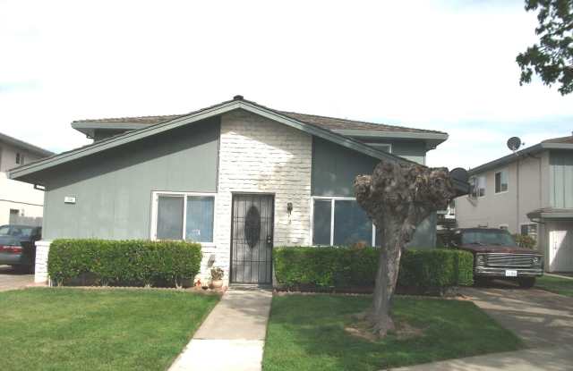 Completely remodeled top floor condo with garage Gallery 1