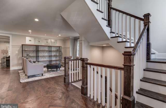 5700 TANGLEWOOD Drive Gallery 4