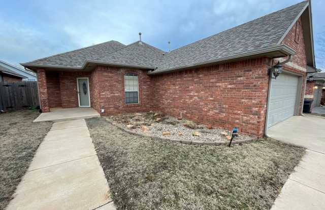 Beautiful 3 Bed 2 Bath with Office! In Moore! photos photos
