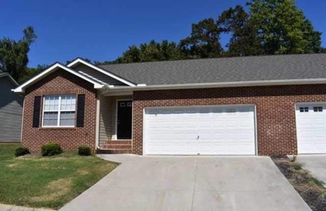 Large 2BR, Condo w/2Ba, 2 Car Garage Peaceful Neighborhood Gallery 1