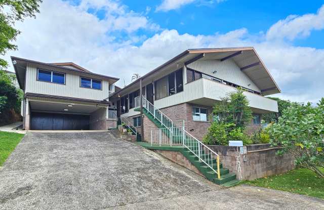3 bed/1 bath/2 parking downstairs apartment in Manoa Home photos photos