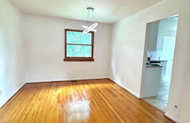 1104 HUDSON Avenue Gallery 4