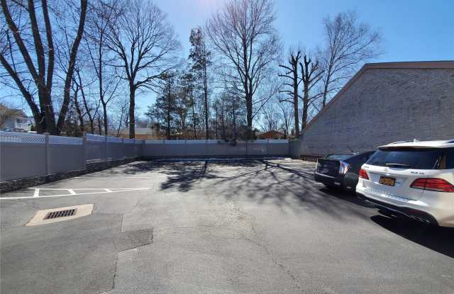 122 Forest Avenue Gallery 3
