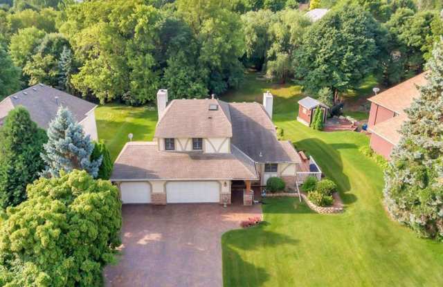 Luxury Home in Plymouth with 2-Level Primary Suite, Furnished or Unfurnished, Wayzata Schools, Pets OK! photos photos