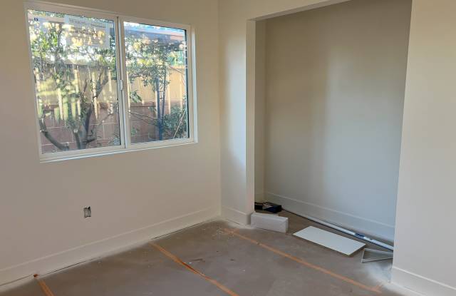 7538 1/2 Cozycroft Avenue Gallery 1