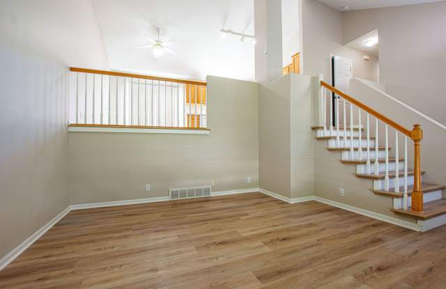 3 Bedroom / 2 Bath Tri-Level Home Located off 144th and Maple! Gallery 3