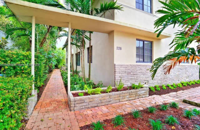 226 Antiquera Ave - 226 Antiquera Avenue, Coral Gables, FL 33134