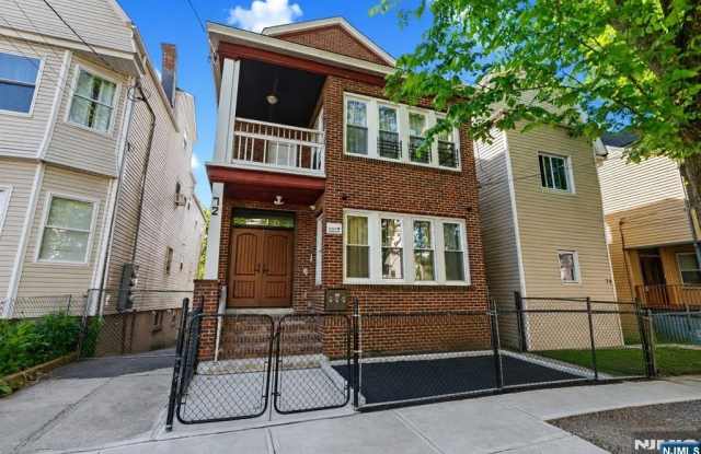 72 Seymour Avenue Gallery 4