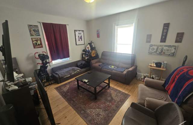 Nice 3 bed in Watertown Gallery 4