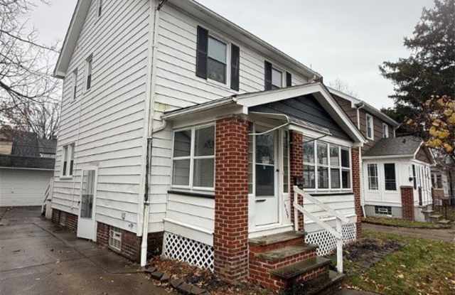 19600 Pasnow Avenue photos photos