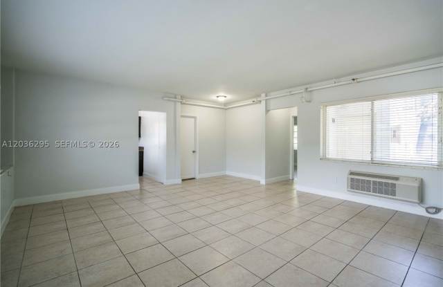 8300 Abbott Gallery 4