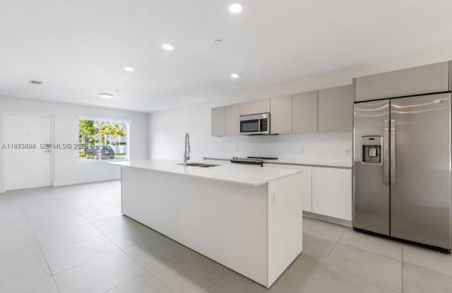 2505 NE 193rd St photos photos