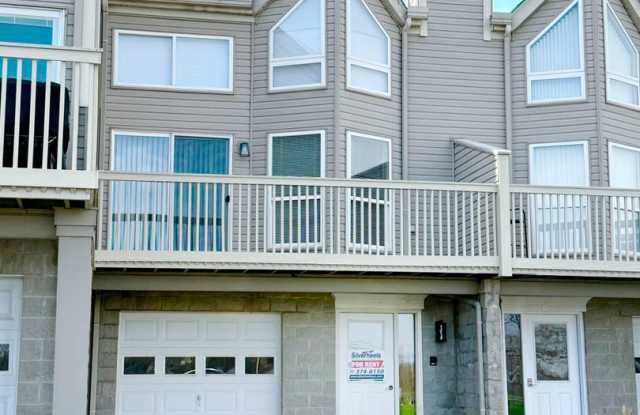 Contemporary Condo with River Views in Historic Marietta! photos photos