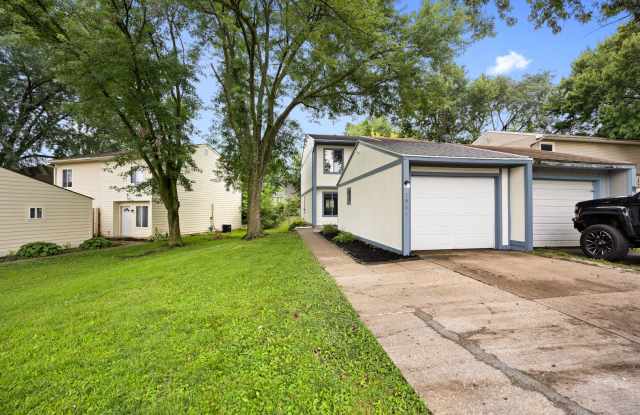 First Month Half Off - 2 Bedroom 2 Stall Garage Gallery 1