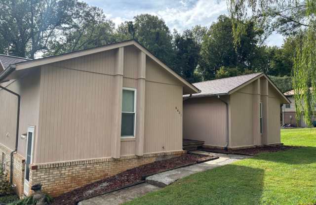 6421 Orchard View Lane, Roanoke, VA 3 Bedrooms and 2 Baths in Sugarloaf Hills Gallery 4