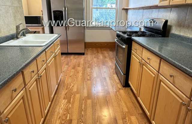 Linden Hills Upper Level Duplex, Sunroom, In Unit Laundry, Dishwasher, Garage Space Included Gallery 2