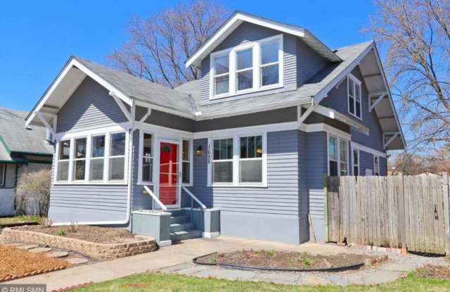 June Move In~ Huge 6 Bedroom ! Walk to Hamline University - 1655 Hubbard Avenue, St. Paul, MN 55104