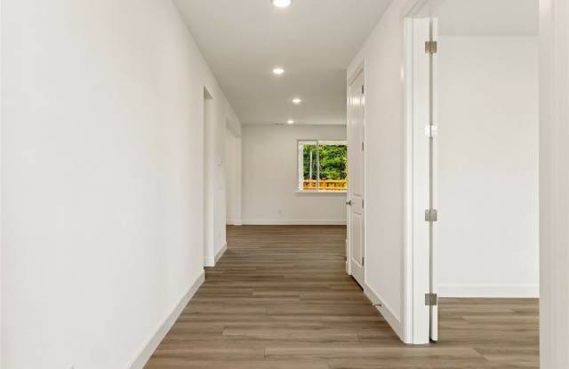 14558 203rd Avenue East Gallery 3